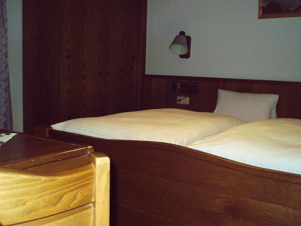Gasthof Zur Einkehr Sankt Leonhard im Pitztal Bilik gambar
